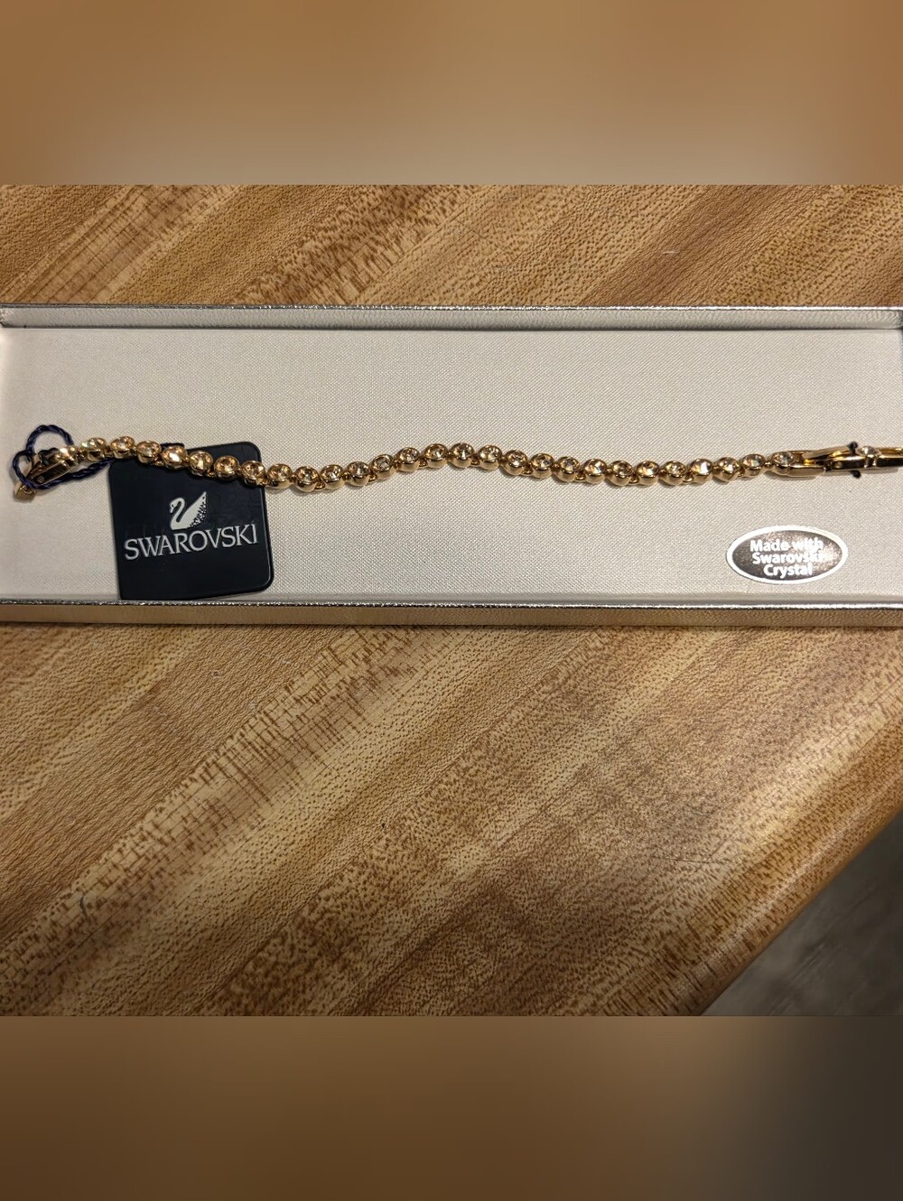Swarovski STUNNING LIKE NEW Tennis Bracelet w/Box *GIFT READY*